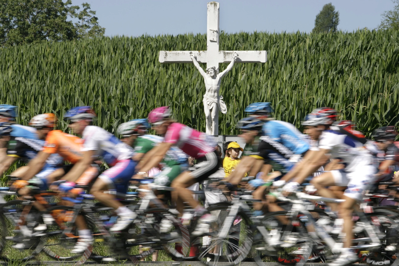 Sometimes You Have to Stick Your Neck Out: Markéta Navrátilová’s Confession as Tour de France Photographer