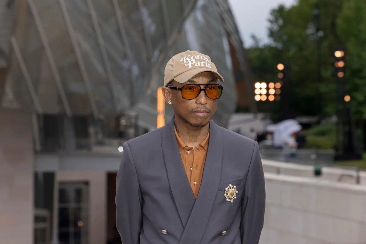 Vraťme umělecká klání na olympiádu, vyzývá zpěvák a designer Pharrell Williams