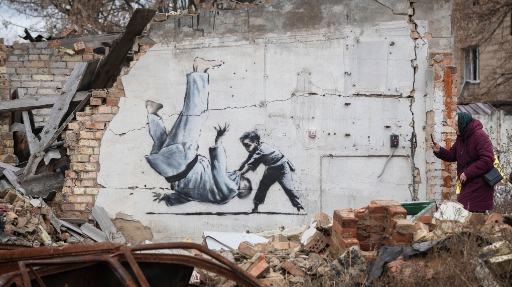 Banksy, Boroďanka, foto: Andrew Kravchenko, zdroj: AP
