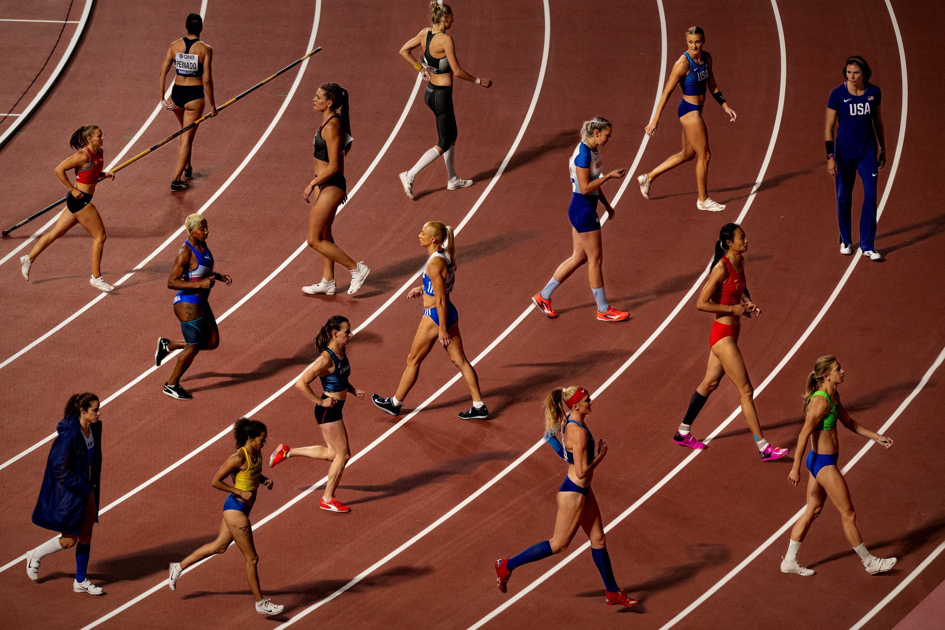 Geoff Lowe: Athletes before the start of the women's pole vault final at the World Athletics Championships in Doha, 2019, source: artist's website