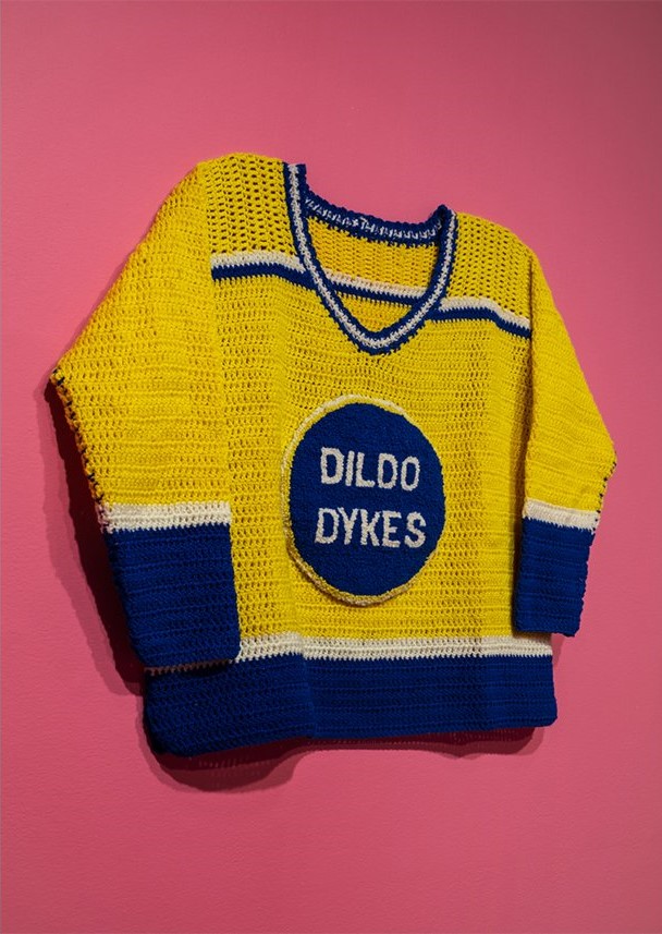Lucas Morneau, “Dildo Dykes”, 2020, Kamloops Art Gallery, Zdroj: Galleries West 