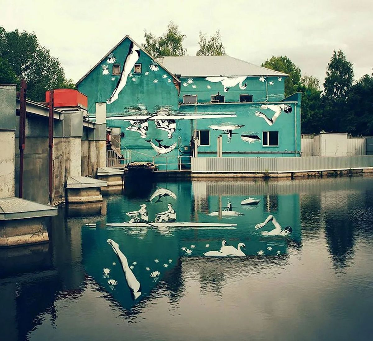 Ray Bartkus’ mural in Lithuania on the bank of the Šešupė river. Source: My Modern Met