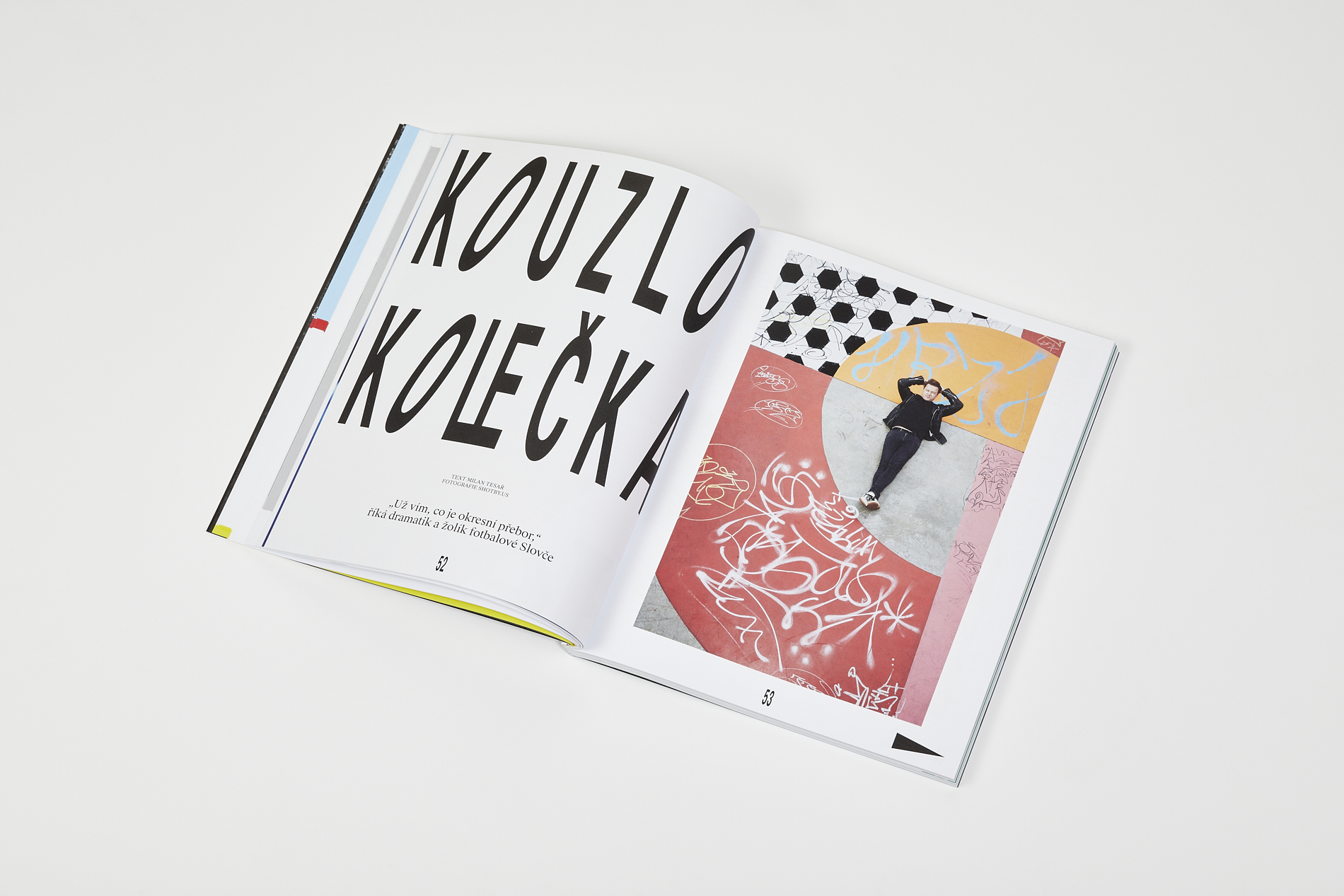 Aktuální číslo magazínu Sport in Art věnované především fotbalu. Foto: Filip Beránek