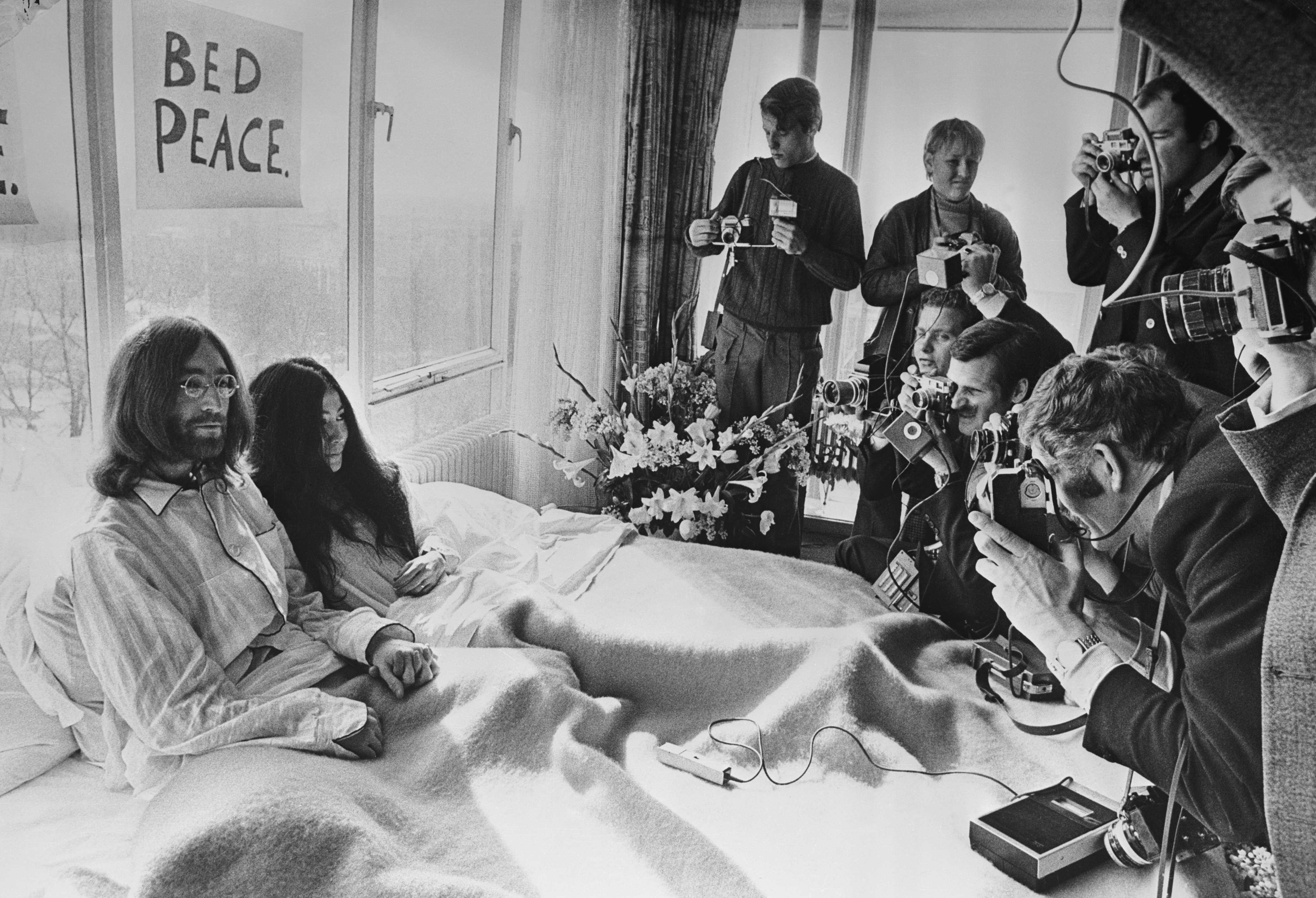 Yoko Ono and John Lennon, Bed-In for Peace, Amsterdam, 1969. Zdroj: Tate